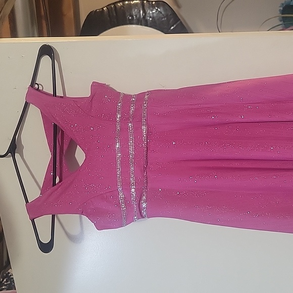 Girls size 8 formal dress - Picture 2 of 5